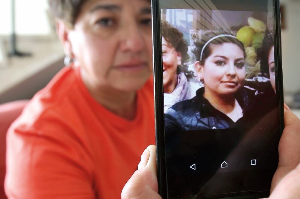 La señora Rosy “N” dijo que no tienen pista de su hija Rosalinda (JORGE ALVARADO. EL UNIVERSAL)