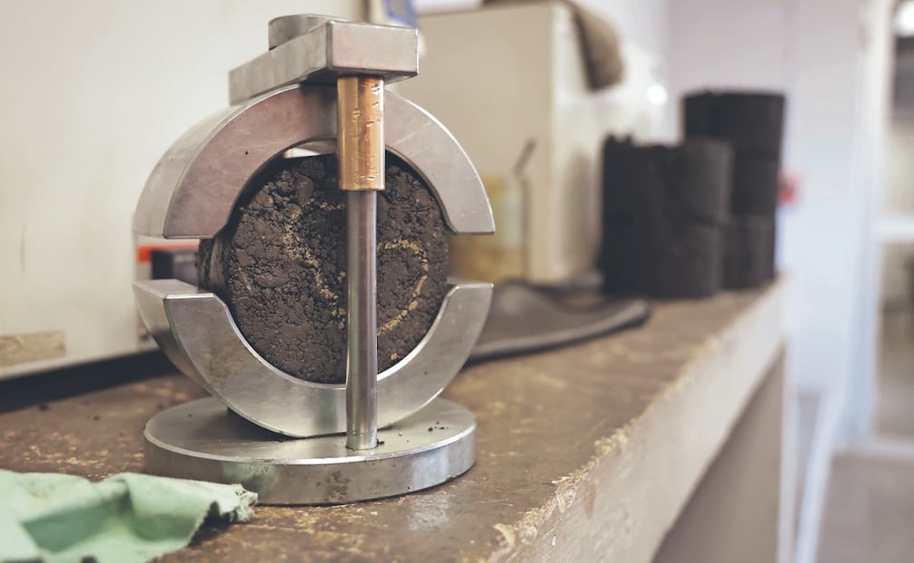 Actualmente, la mezcla templada utilizada entre 10% o 20% de material reciclado, el cual proviene del pavimento. Fotos: de Fernanda Rojas. El Universal