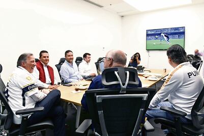 Meade siguió el partido Pumas contra Guadalajara