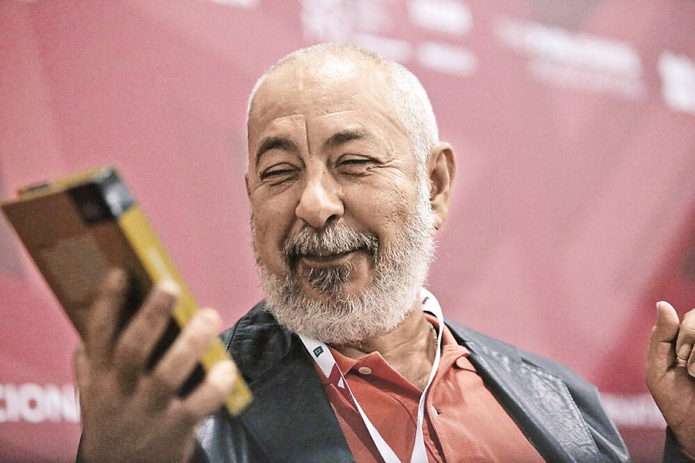 El escritor, ganador del Premio Princesa de Asturias 2015, confía en que la literatura cubana siga creciendo y aprovechando los espacios de libertad (ALEJANDRA LEYVA.EL UNIVERSAL)