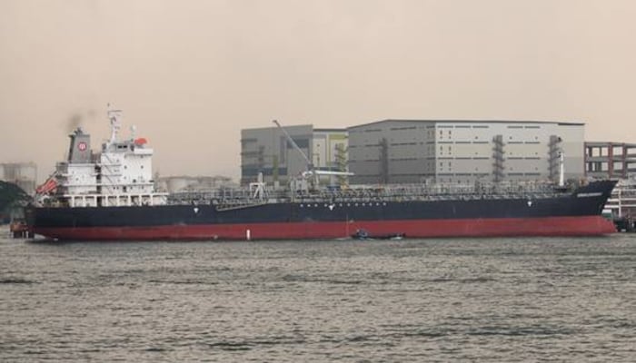 Irán promete respuesta inmediata tras incautación de su buque; EU defiende acción por violar bloqueo naval