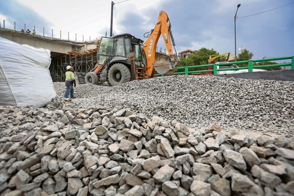 En la terminal de Pantitlán se observa material y maquinaria. Foto: Luis Camacho EL UNIVERSAL