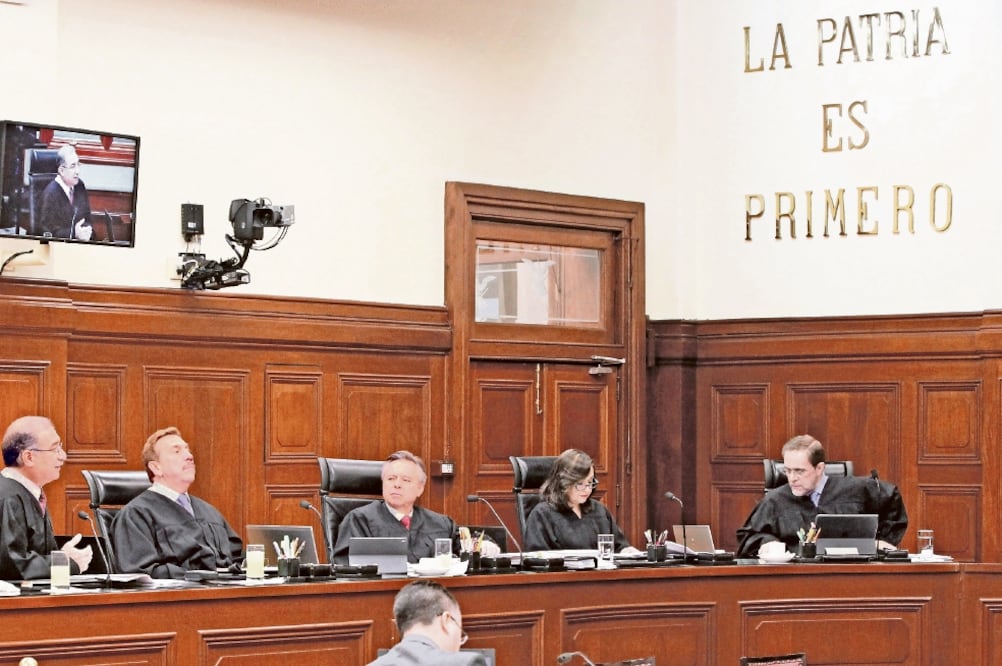 Para 2018, el Presupuesto de Egresos de la Federación estima que los ministros reciban por concepto de sueldo 4 millones 659 mil 489 pesos anuales, es decir, 388 mil 290.75 pesos mensuales (ARCHIVO EL UNIVERSAL)