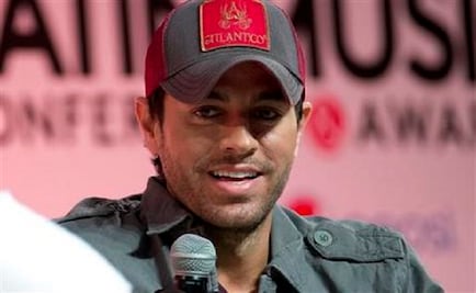 Enrique Iglesias undergoing reconstructive hand surgery