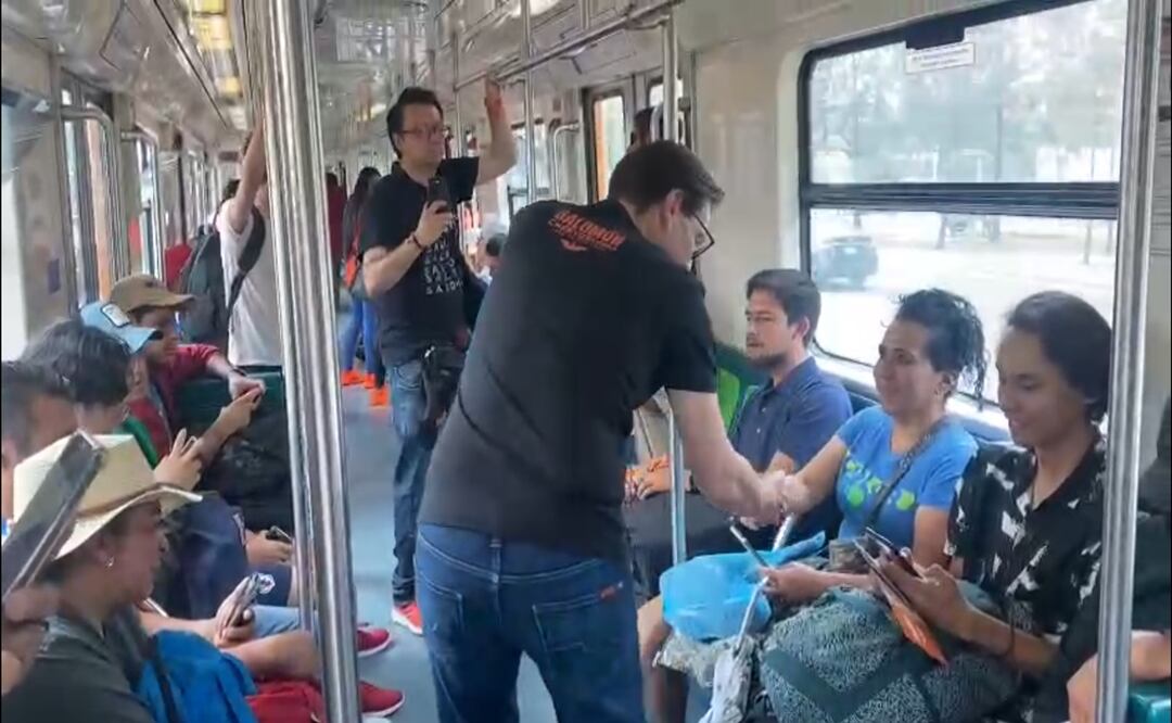 Chertorivski recorre el Metro en último día de campaña para promover su candidatura a la jefatura de Gobierno. Foto: Captura de pantalla