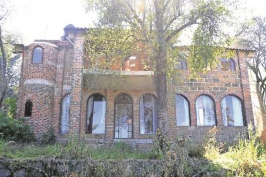 Tiran cabañas de perredistas en zona protegida