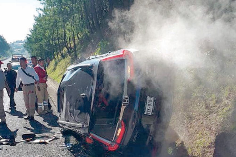 El martes, la camioneta de la legisladora volcó al momento del ataque, hecho que aprovecharon los hombres armados para raptar a la diputada. Foto: CORTESÍA