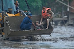 Nepal queda sepultado por agua y lodo: “Nunca había visto algo igual”. VIDEOS