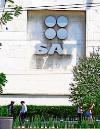 SAT acusa a servidor por remuneración ilícita