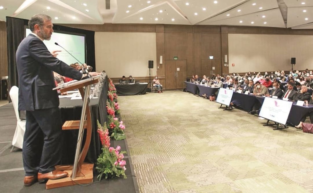 Lorenzo Córdova, consejero presidente del INE, ayer durante una sesión de evaluación con consejeros e integrantes de la Junta General Ejecutiva del instituto de los posibles impactos de la reforma electoral.