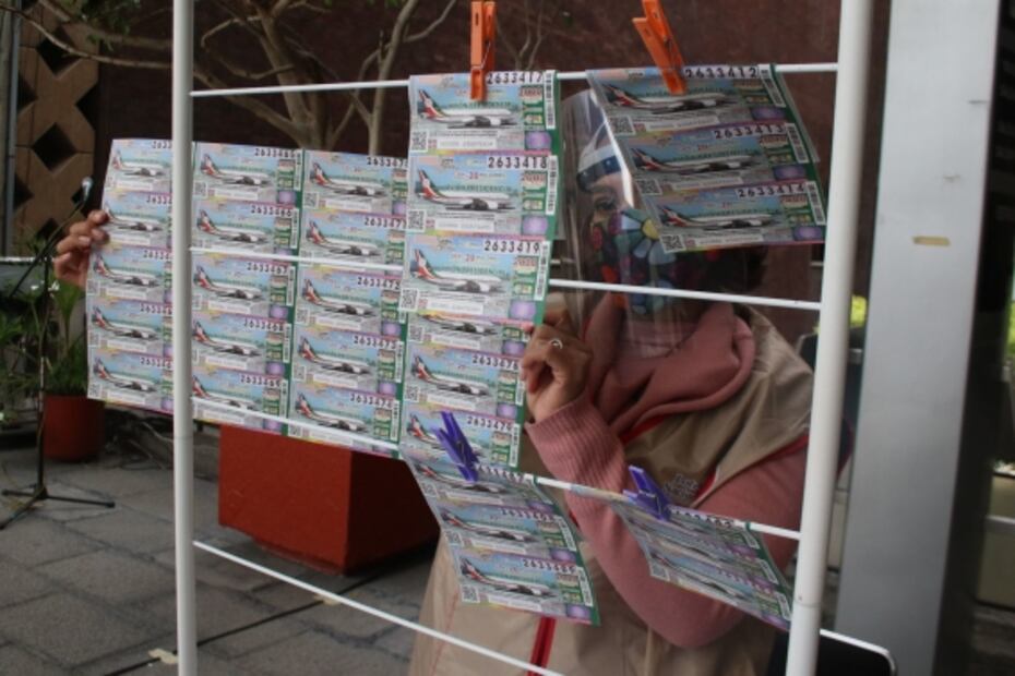 A la 4T se le va feo el avión