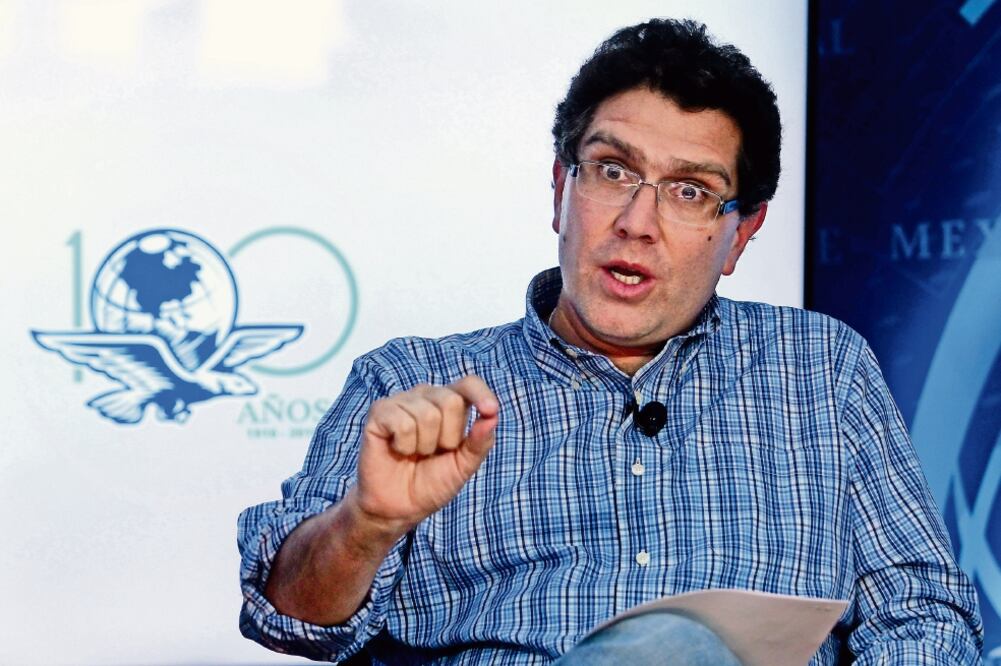 El constituyente del PRD Armando Ríos Piter, apoyó la propuesta anticorrupción y aseguró que la comisión a su cargo impulsaría su aprobación (GERMÁN GARCÍA. EL UNIVERSAL)