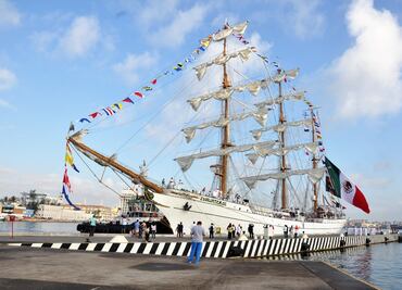 Buque Escuela “Cuauhtémoc” llega a Veracruz para crucero de instrucción