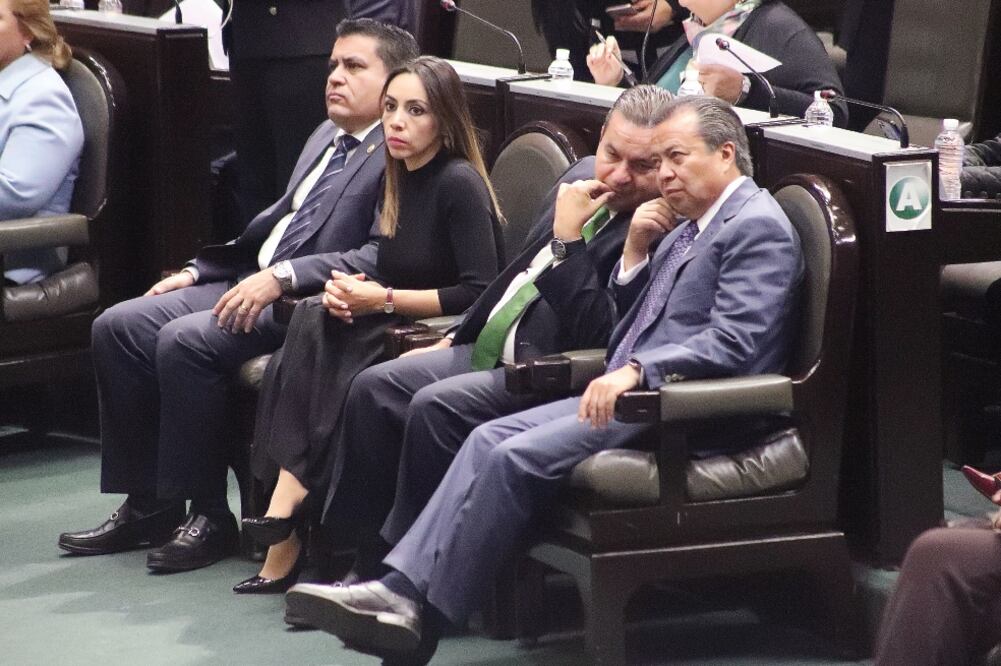 El coordinador de los diputados del PRI, César Camacho, afirma que las Fuerzas Armadas regresarán a sus cuarteles hasta que sea oportuno (ARCHIVO EL UNIVERSAL)