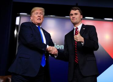 Trump aplaude "el gran trabajo" del jefe del FBI ante críticas por el caso de Charlie Kirk