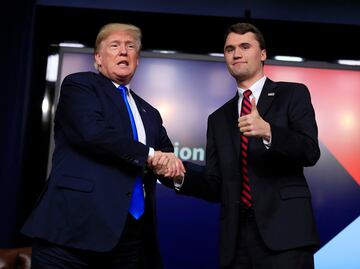 Trump reporta la muerte del influencer Charlie Kirk; el activista recibió un disparo durante un evento en Utah