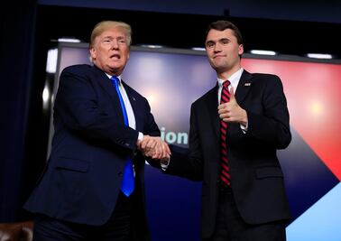 Trump aplaude "el gran trabajo" del jefe del FBI ante críticas por el caso de Charlie Kirk