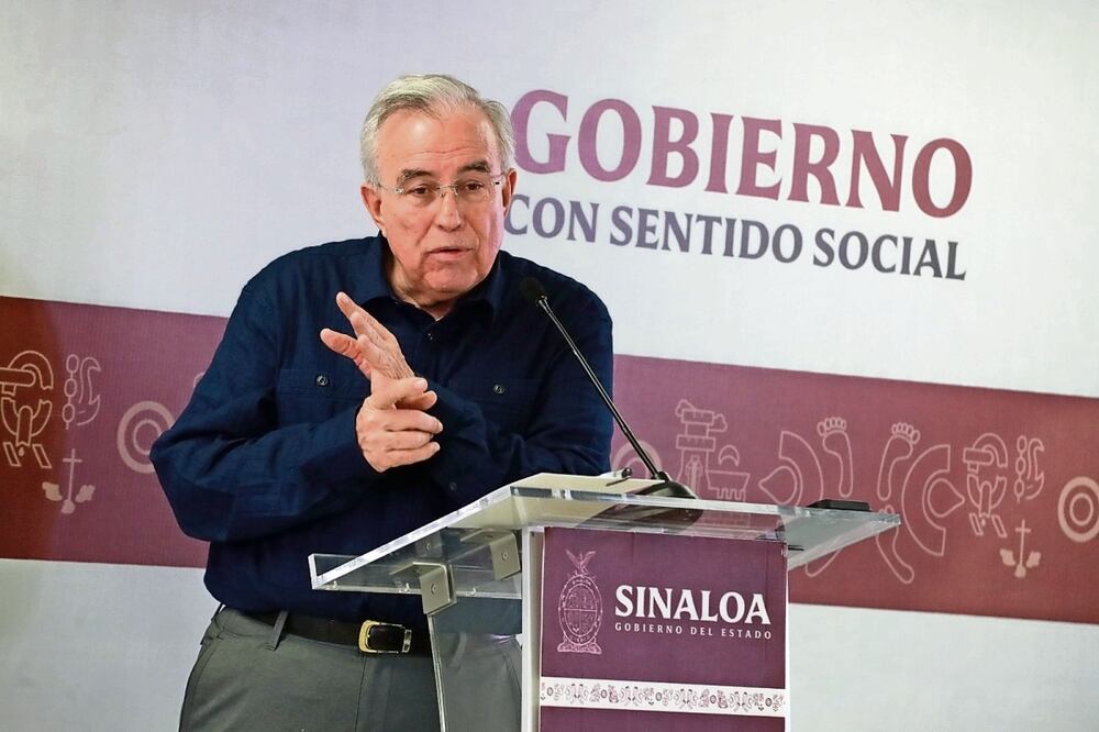 Rubén Rocha exhortó a las autoridades universitarias a planificar sus finanzas y ahorrar el porcentaje correspondiente al pago de aguinaldos. Foto: Especial