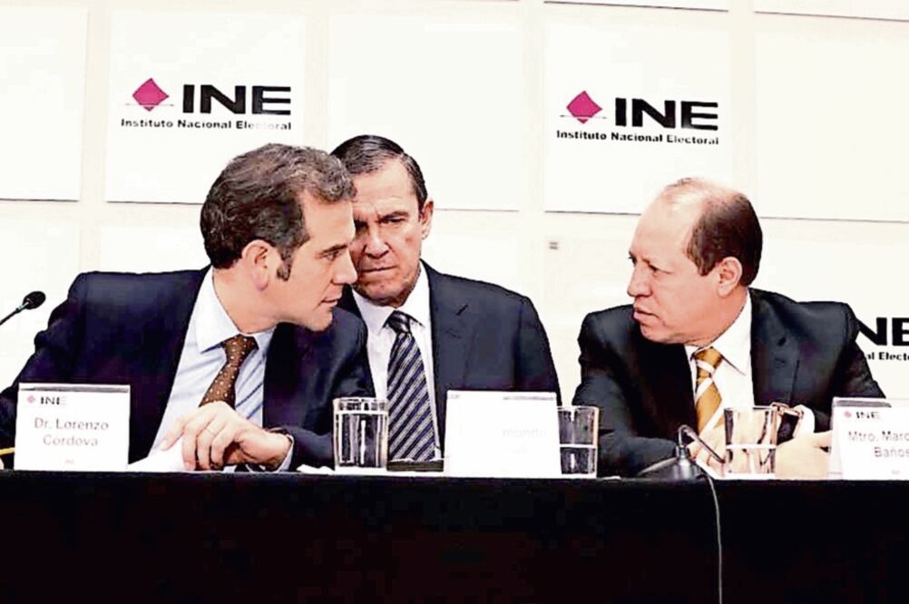 El consejero presidente del INE, Lorenzo Córdova; su compañero Marco Antonio Baños, y Edmundo Jacobo Molina, secretario ejectuvo del instituto, participaron en el pronunciamiento sobre los comicios del pasado 4 de junio. (CUARTOSCURO)