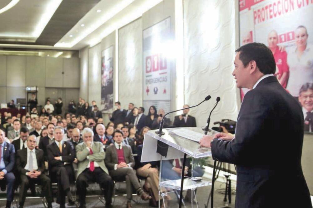 Miguel Ángel Osorio Chong, titular de la Segob, dijo que se trabaja para que los menores hagan un buen uso del número de emergencias (TOMADA DE TWITTER)