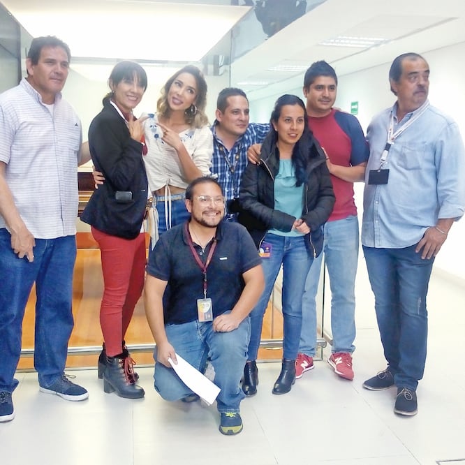 Marilé (al centro) y su equipo de trabajo, que transmite el show los martes.  JANET MÉRIDA. EL UNIVERSAL