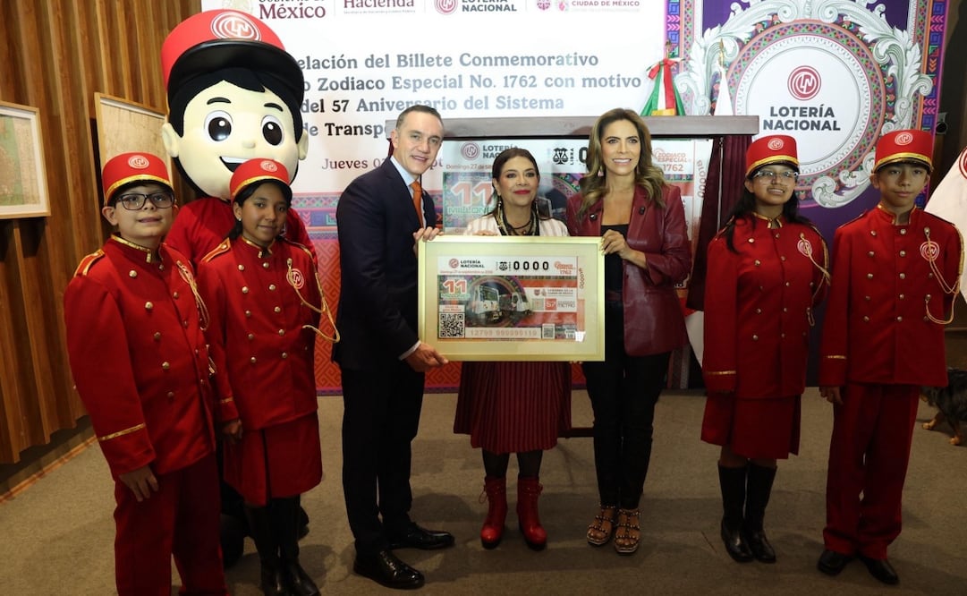 Develan billete de la Lotería por 57 Aniversario del Metro. Foto: especial
