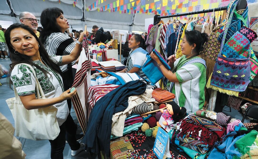 Ciudad de México 30 de junio 2024 
Con motivo del 50 aniversario del Fondo Nacional para el Fomento de las Artesanías el FONART realizó la Feria artesanal con la participación de piezas de 28 estados y 18 pueblos originarios en el Centro Cultura Los Pinos. Fotos: Berenice Fregoso El universal