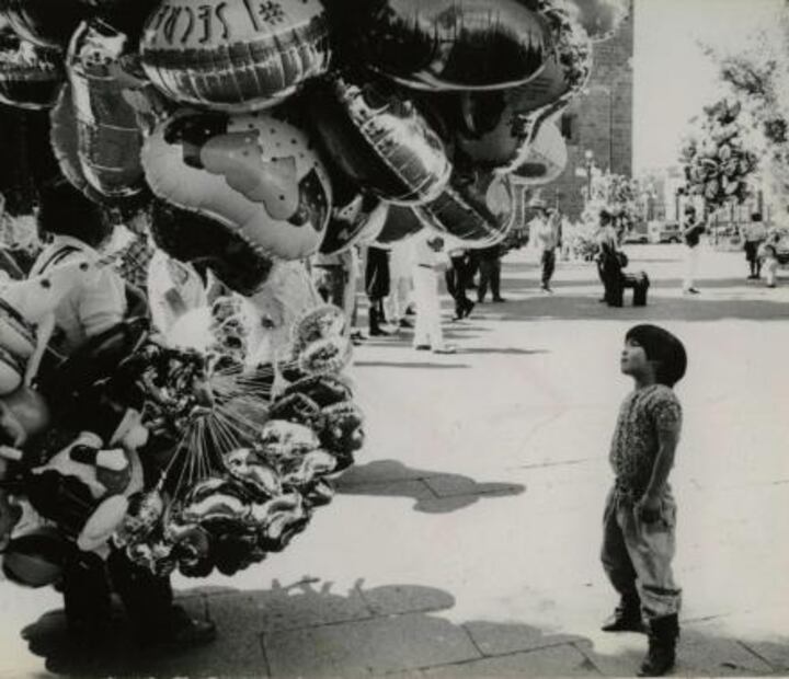 El globero que curó su alcoholismo con un globo para dios