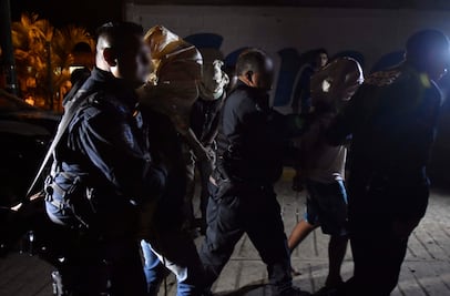 Intentan linchar a presuntos ladrones de aguacates en Morelos