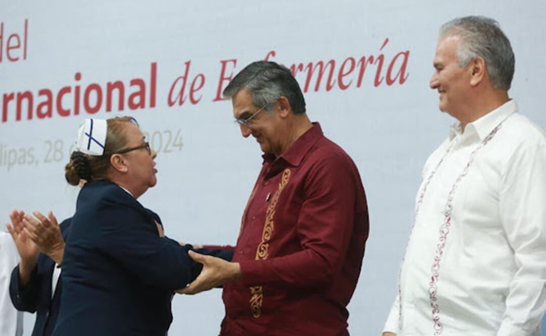 Américo Villarreal Anaya, se comprometió a apoyar para que concluyan sus estudios o se titulen a todas y todos los enfermeros. Foto: especial