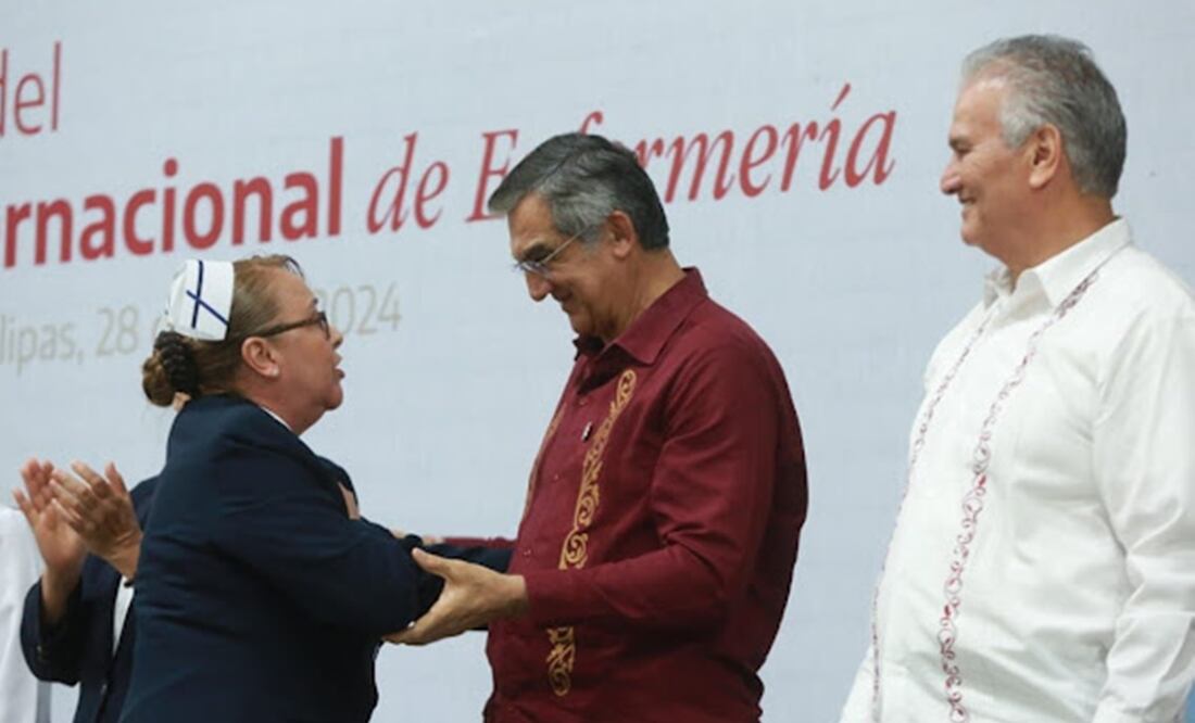 Américo Villarreal Anaya, se comprometió a apoyar para que concluyan sus estudios o se titulen a todas y todos los enfermeros. Foto: especial