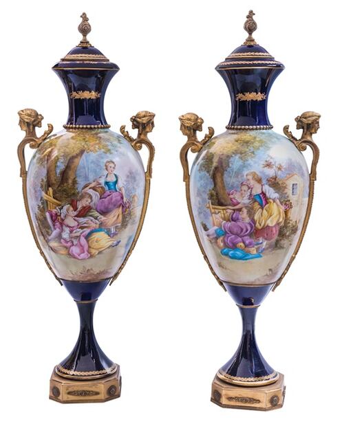 La pareja de la cómoda francesa