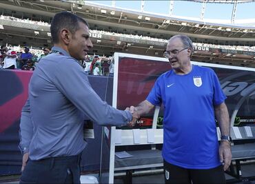 Marcelo Bielsa exhibe en plena conferencia a Jaime Lozano
