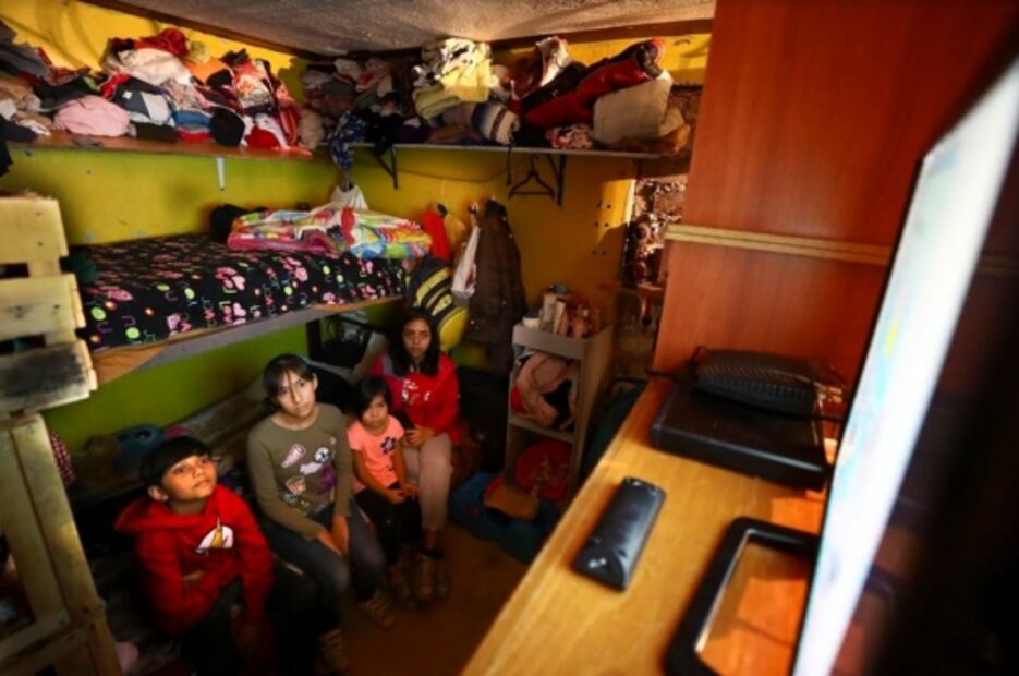 Clases por TV, fuerza policial y la piñata de López-Gatell, entre las fotos de la semana