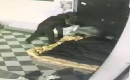 Policía de Italia busca a hombre que quemó vivo a un indigente