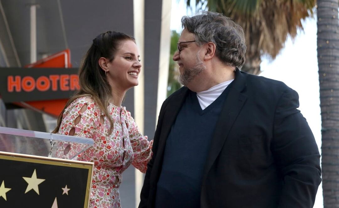 Lana Del Rey y Guillermo del Toro en la develación de la estrella del cineasta en el Paseo de la Fama de Hollywood. Willy Sanjuan/Invision/AP, archivo