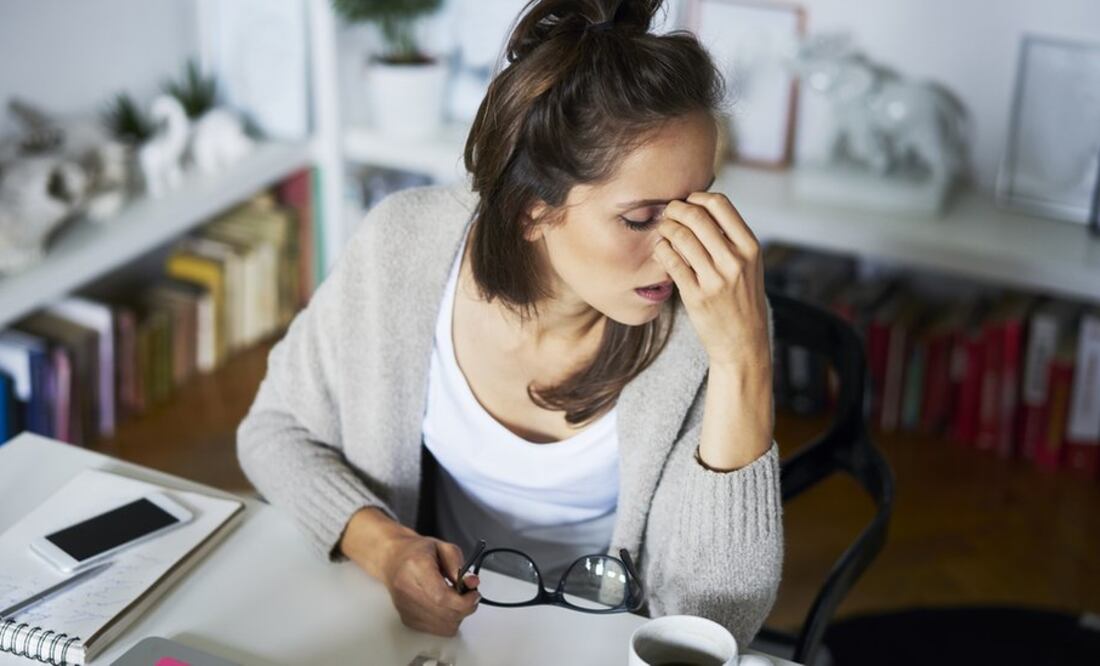 Trabajando desde casa, las dinámicas de una cultura laboral tóxica pueden incluso empeorar. Foto: Getty Images vía BBC