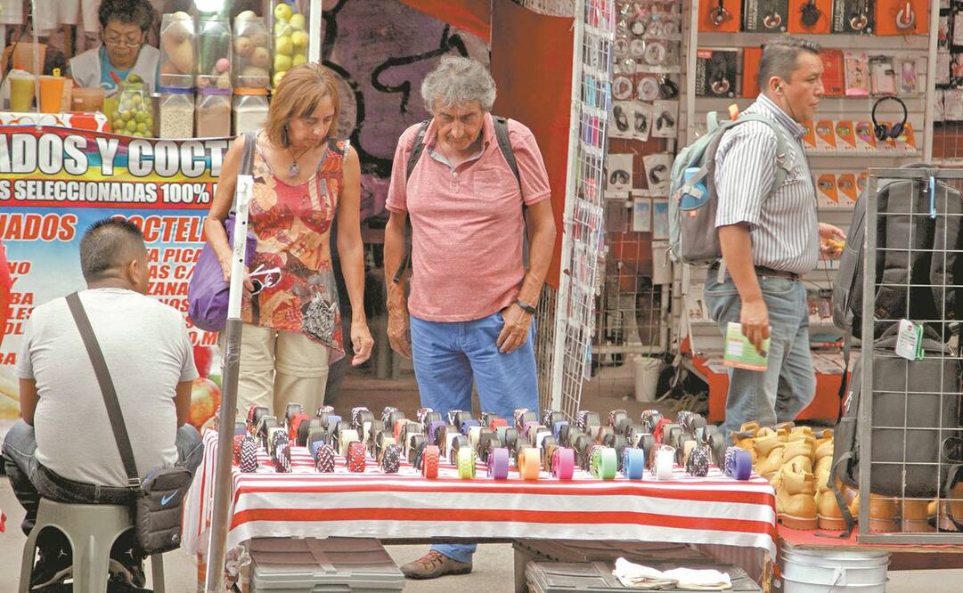 Los puestos de ambulantes no deberán medir más de 1.20 por dos metros y sólo una persona podrá atender. Foto: ARCHIVO EL UNIVERSAL