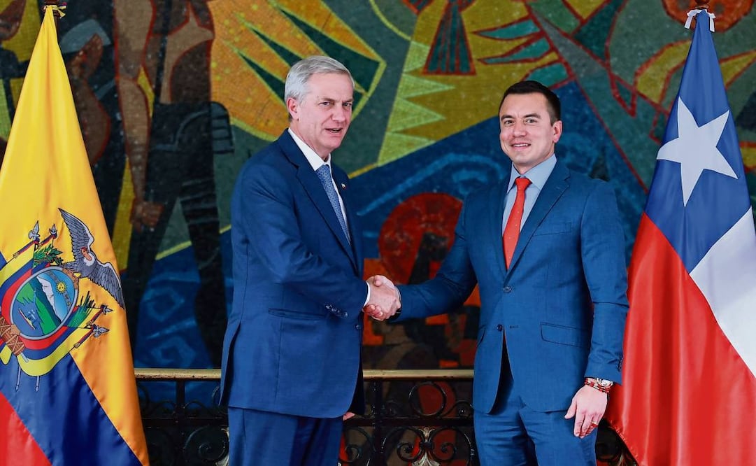 El presidente electo de Chile, José Antonio Kast (izq.), con el mandatario de Ecuador, Daniel Noboa, en el Palacio de Gobierno de Quito, el martes de esta semana. Foto:  Isaac Castillo / AFP
