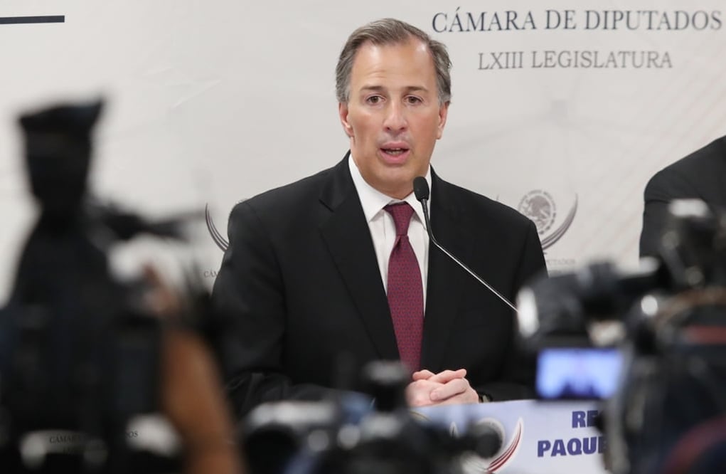El secretario de Hacienda y Crédito Público, José Antonio Meade, entregó en San Lázaro el paquete económico 2017. Foto: Ariel Ojeda/El Universal