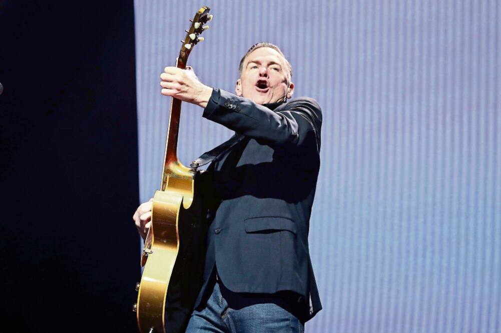 Lució un toque juvenil, al vestir de saco, camisa negra y jeans (ARIEL OJEDA. EL UNIVERSAL)