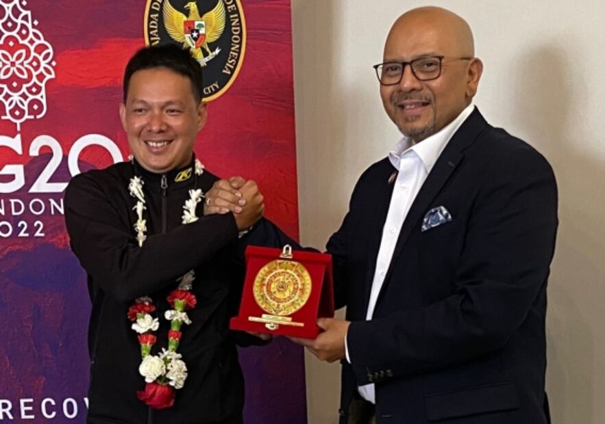 De oficinista a youtuber: Mario Iroth recorre el mundo en moto y ahora llega a México