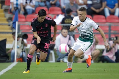 Doblete de Furch da victoria a Santos sobre Gallos