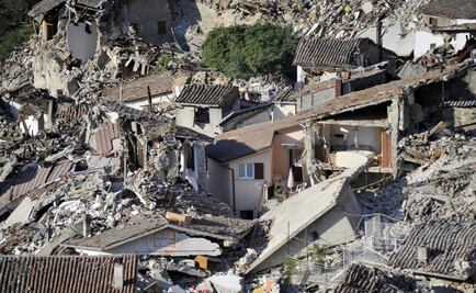 Suman 278 fallecidos por terremoto en Italia