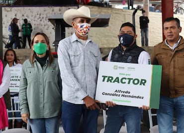 Ricardo Gallardo entrega apoyos a productores agrícolas y pecuarios de Tampamolón Corona
