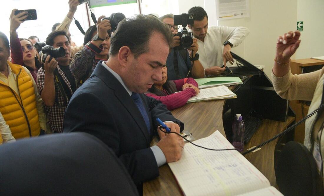 José Francisco Yunes acudió personalmente a la Fiscalía General del Estado y a la Fiscalía Especializada en Combate a la Corrupción a presentar 3 denuncias penales. Foto: Especial