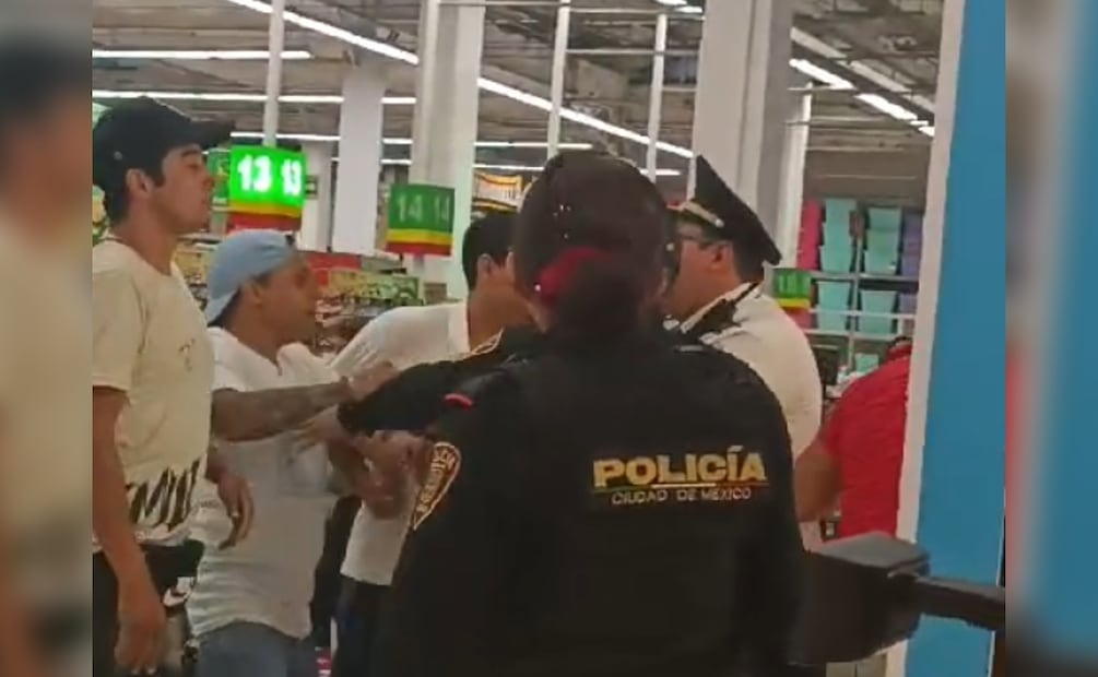 Farderos agreden a policías y huyen de tienda de autoservicio en la Venustiano Carranza. Foto: Captura de video 