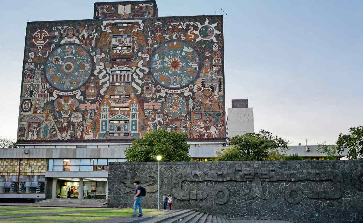 La Biblioteca Central y principal emblema del Centro Cultural Universitario de la UNAM fue inaugurada el 5 de abril de 1956