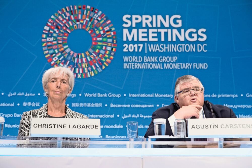 Christine Lagarde, directora del CMFI, acompañó a Agustín Carstens durante la declaración del gobernador del Banco de México en la 35 reunión de este comité (MICHAEL REYNOLDS. EFE)
