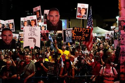 En Israel miles llaman a poner fin a la guerra en Gaza en un aniversario cargado de esperanza